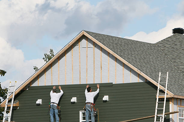 Professional Emergency Siding Repair technician working in Perth Amboy, NJ